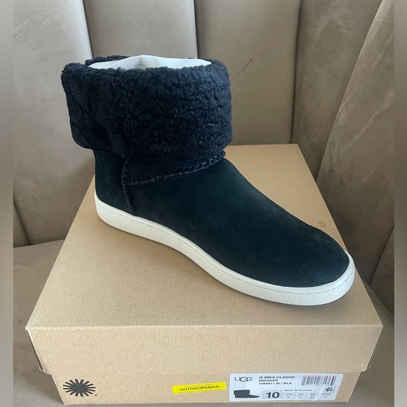 Ugh booties - Picture 1 of 2